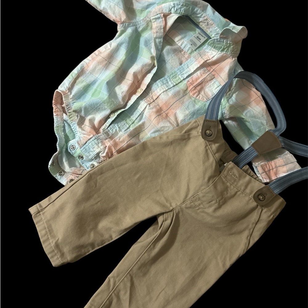 Infant wears